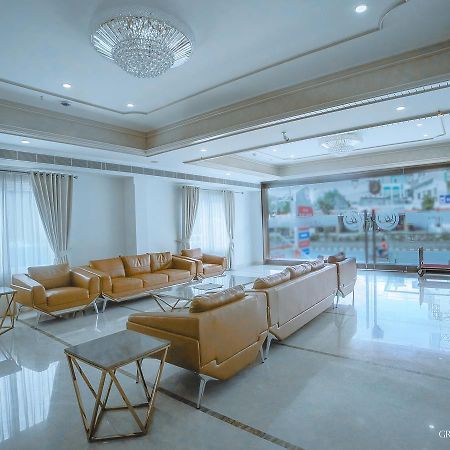 Hotel Grand Gayathri Khammam Buitenkant foto