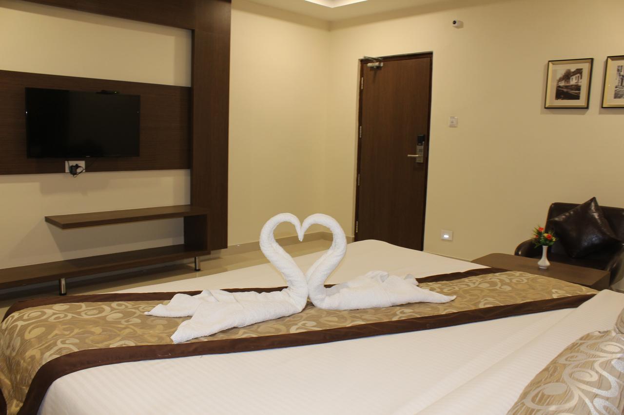 Hotel Grand Gayathri Khammam Buitenkant foto