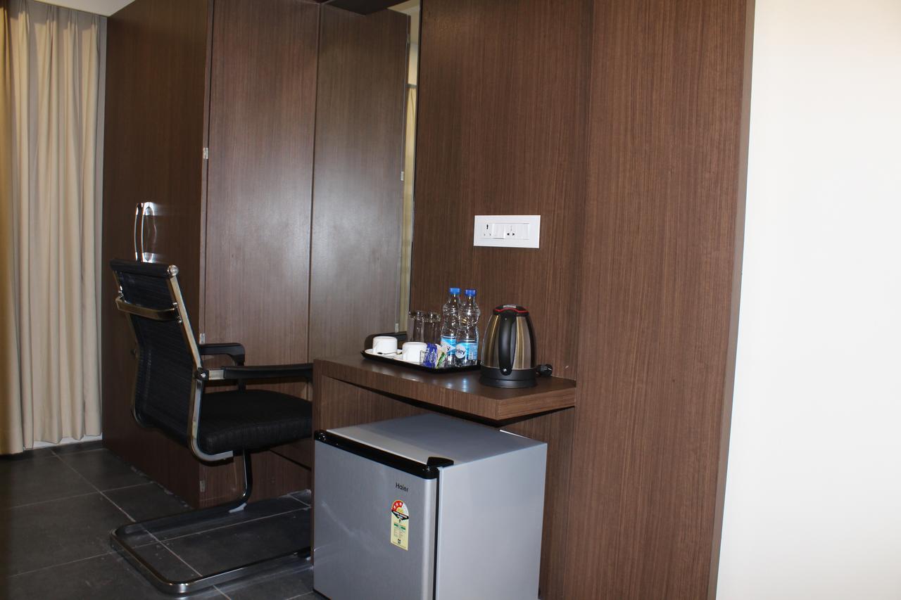 Hotel Grand Gayathri Khammam Buitenkant foto