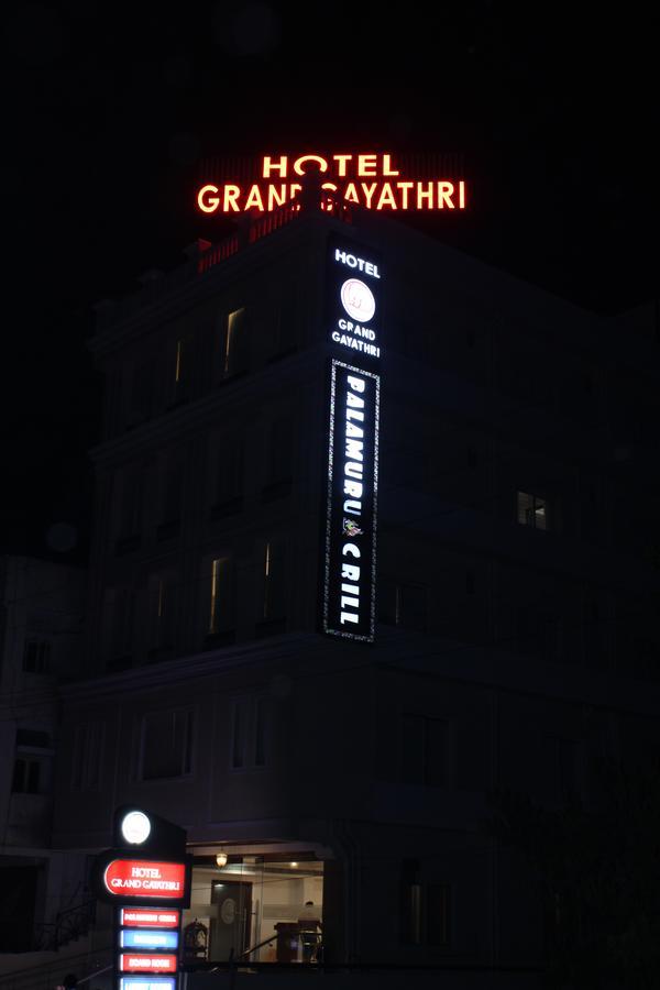 Hotel Grand Gayathri Khammam Buitenkant foto