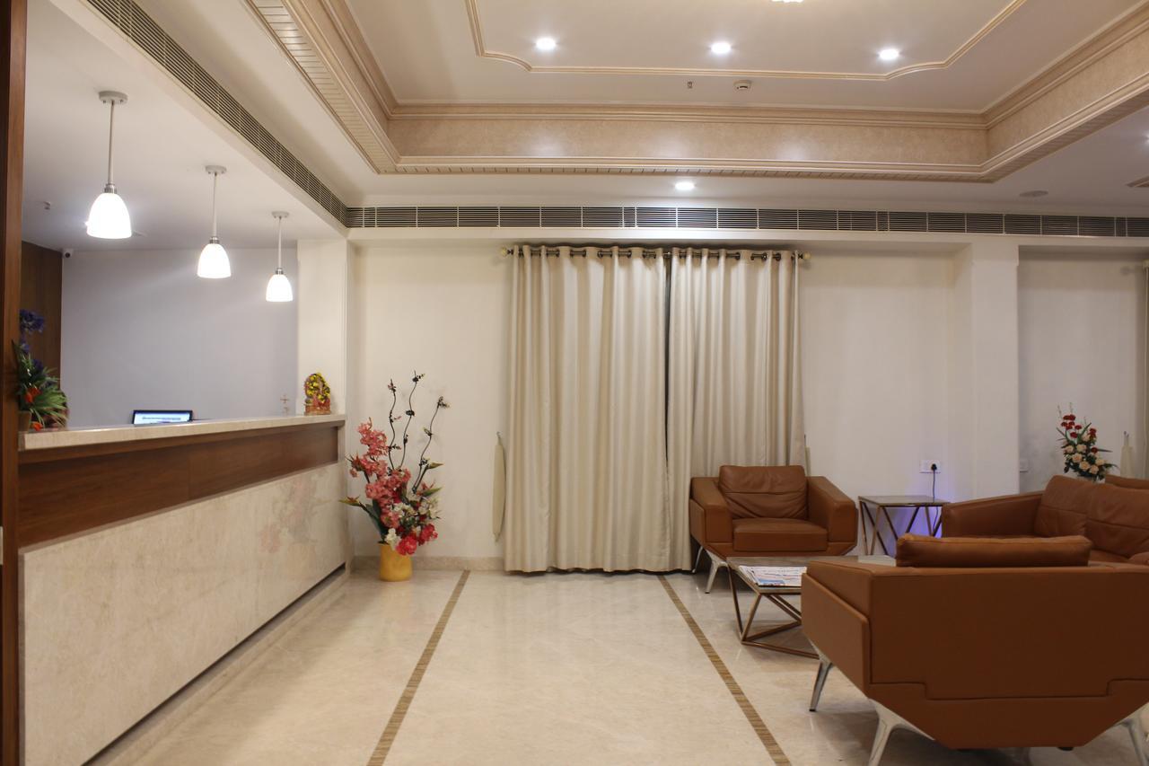Hotel Grand Gayathri Khammam Buitenkant foto