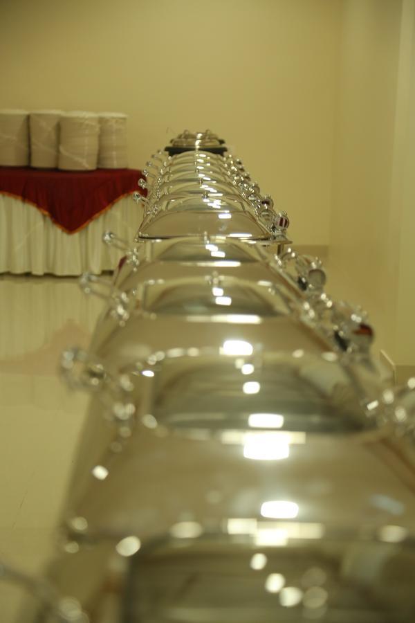 Hotel Grand Gayathri Khammam Buitenkant foto