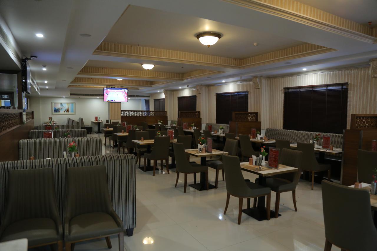 Hotel Grand Gayathri Khammam Buitenkant foto