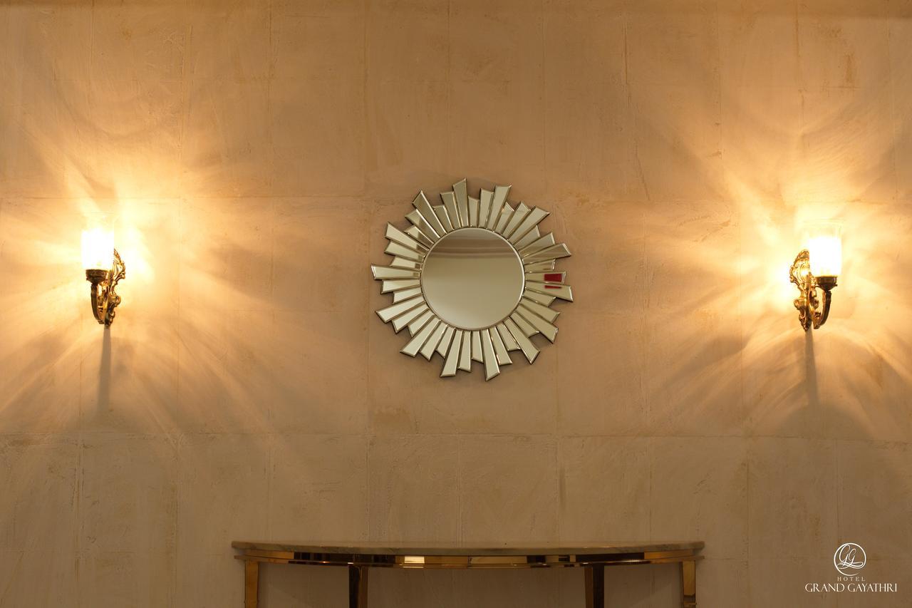Hotel Grand Gayathri Khammam Buitenkant foto