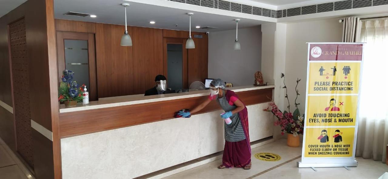 Hotel Grand Gayathri Khammam Buitenkant foto