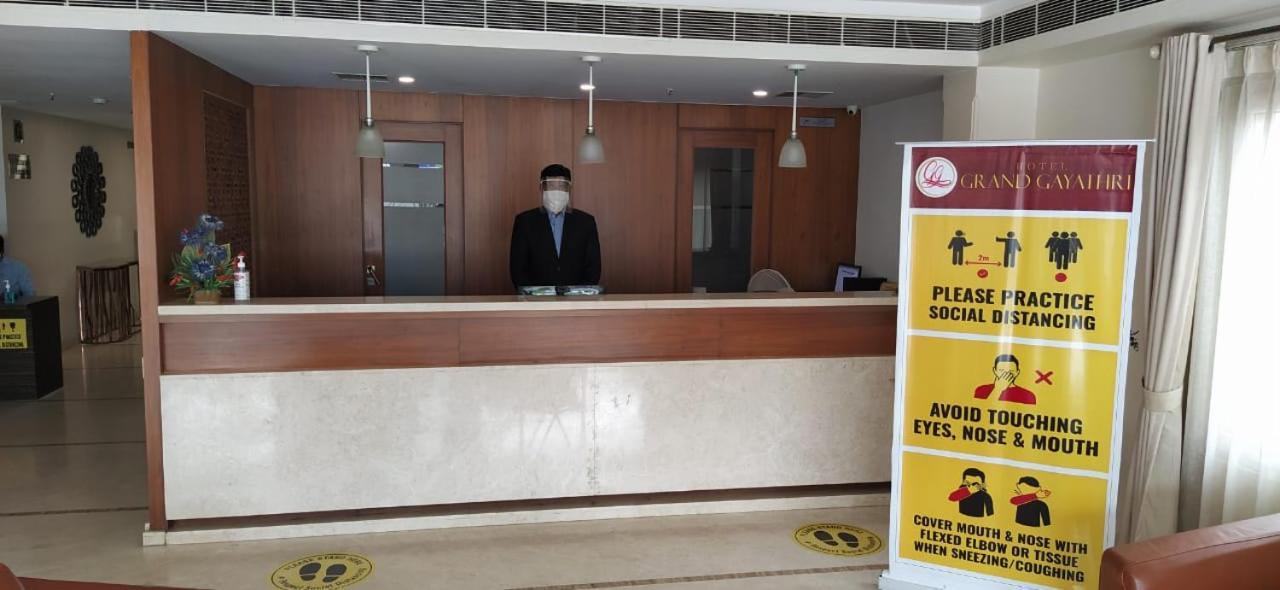 Hotel Grand Gayathri Khammam Buitenkant foto