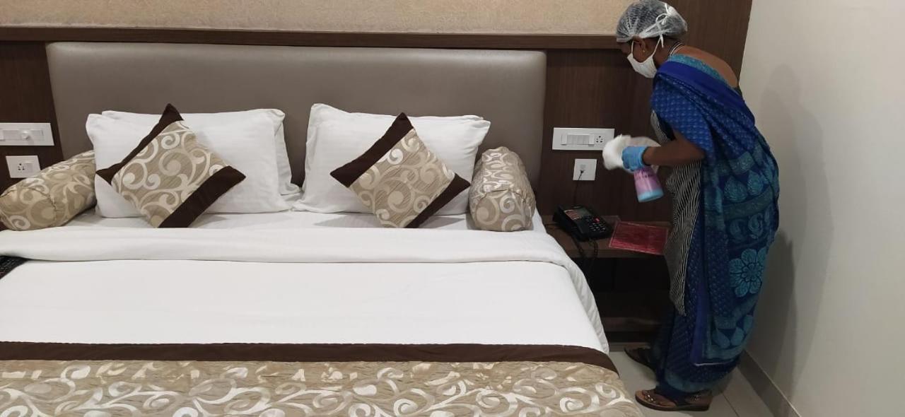 Hotel Grand Gayathri Khammam Buitenkant foto